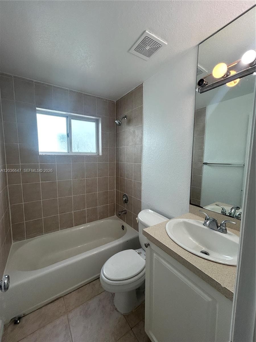 A12036647 — Miami Beach — 10