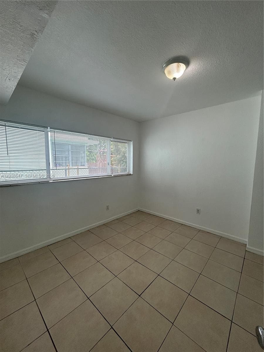 A12036647 — Miami Beach — 11