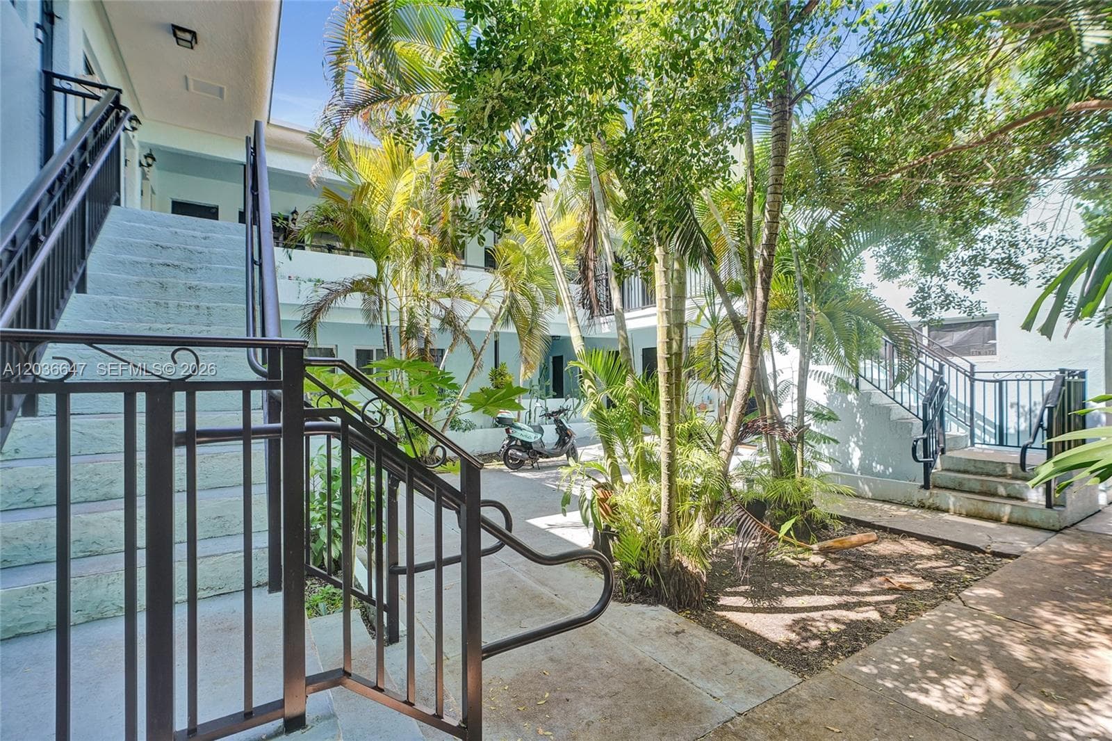 A12036647 — Miami Beach — 19