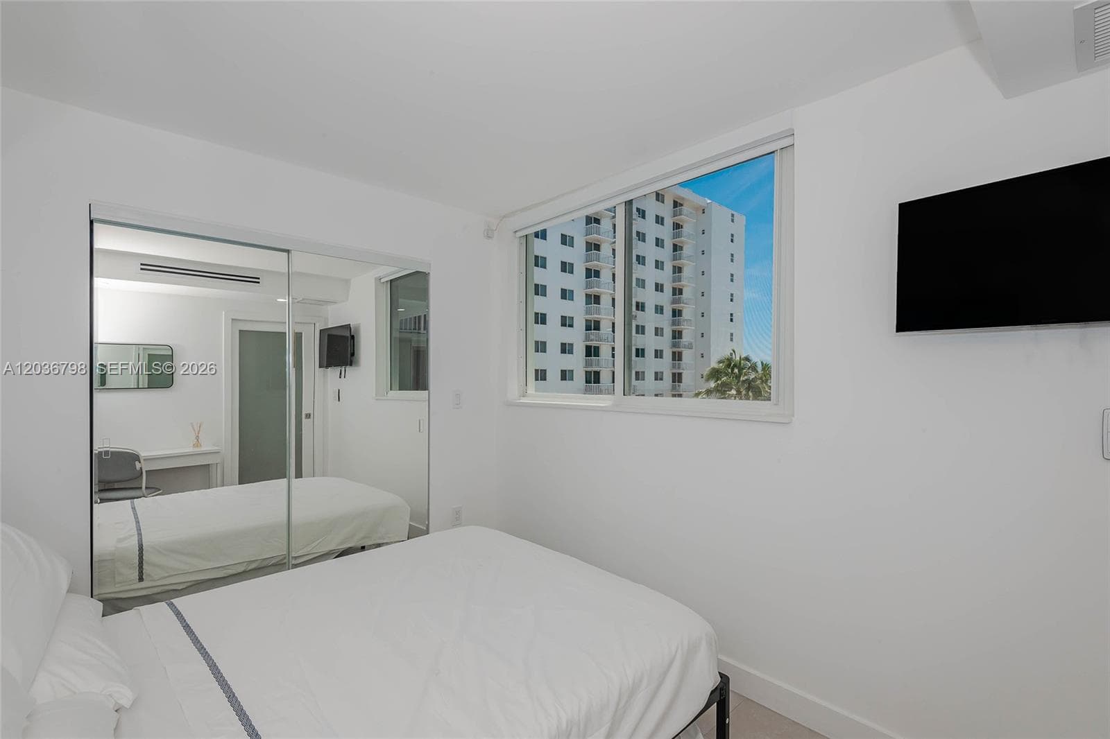 A12036798 — Miami Beach — 16