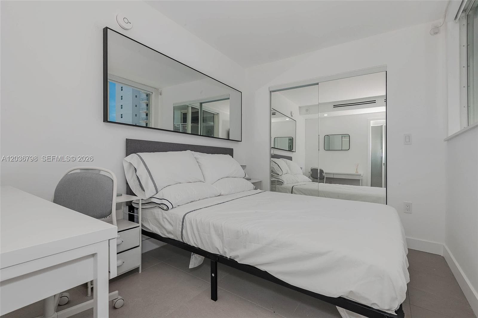 A12036798 — Miami Beach — 15