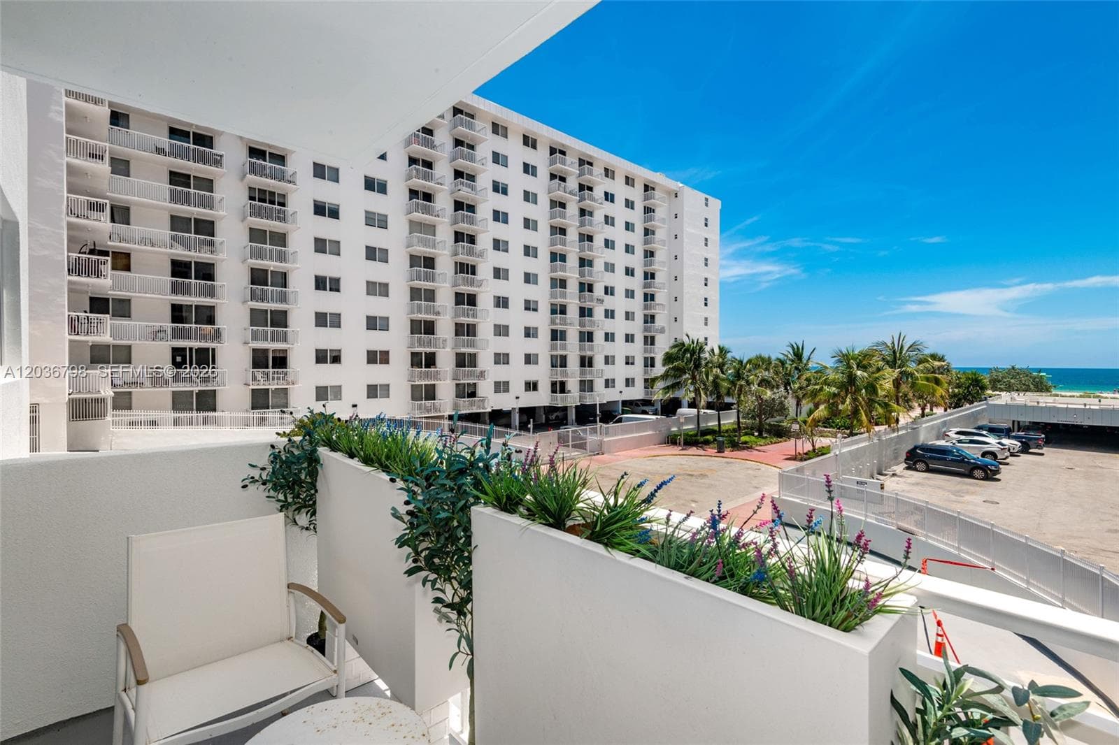 A12036798 — Miami Beach — 25