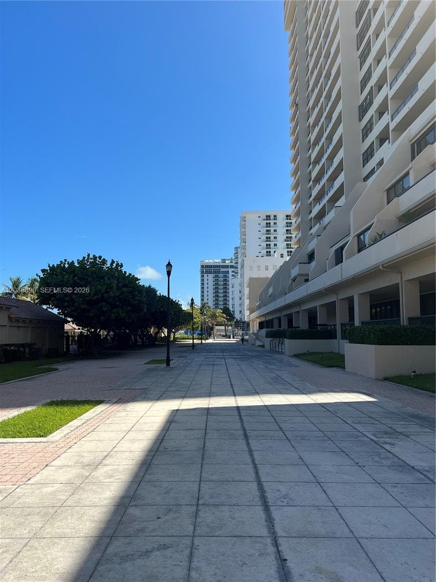 A12036890 — Miami Beach — 16