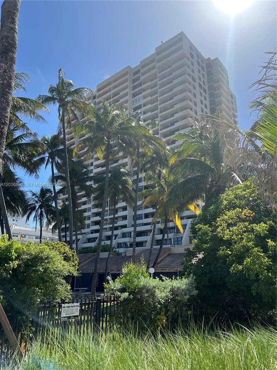 A12036890 — Miami Beach — 28