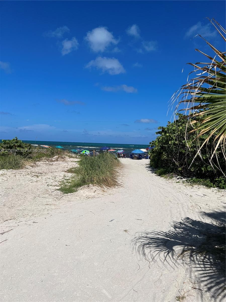 A12036890 — Miami Beach — 19
