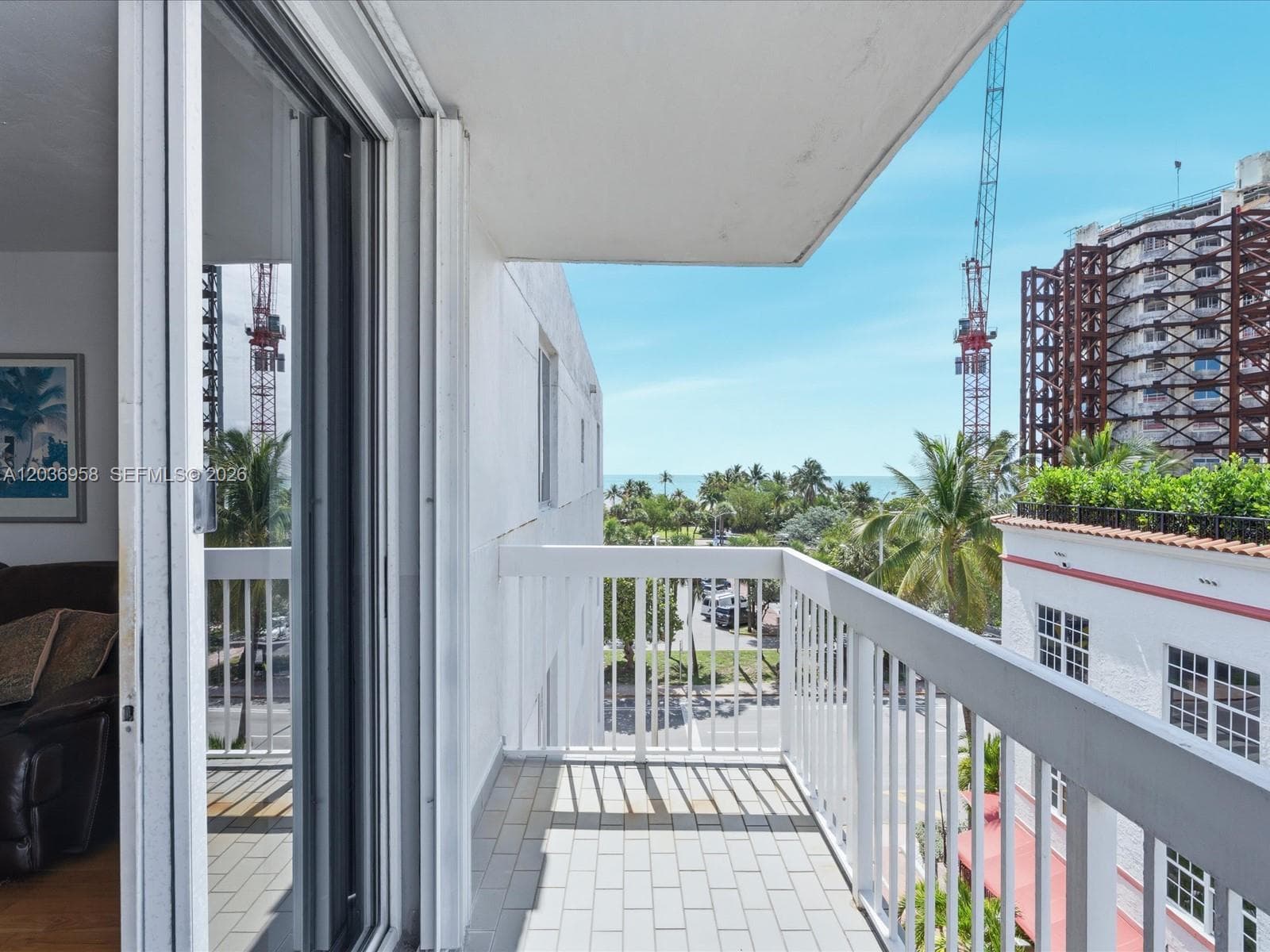 A12036958 — Miami Beach — 18