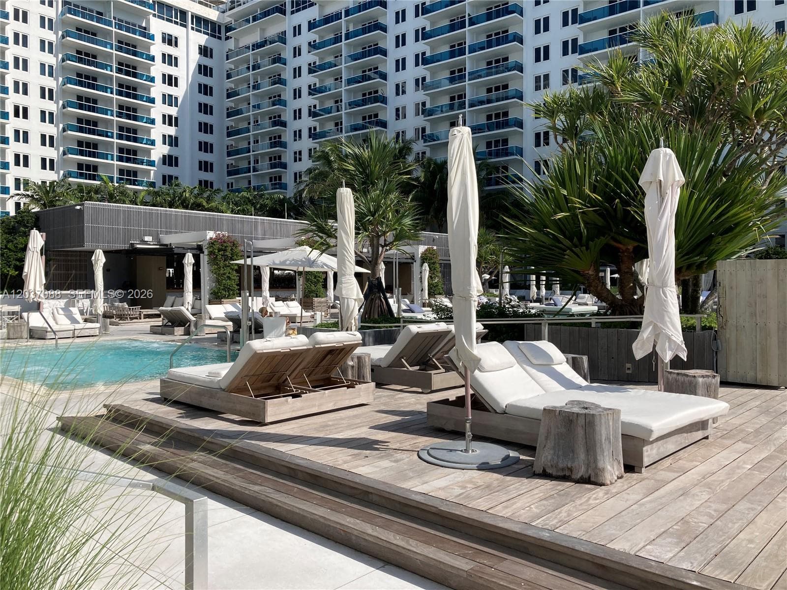 A12037088 — Miami Beach — 3