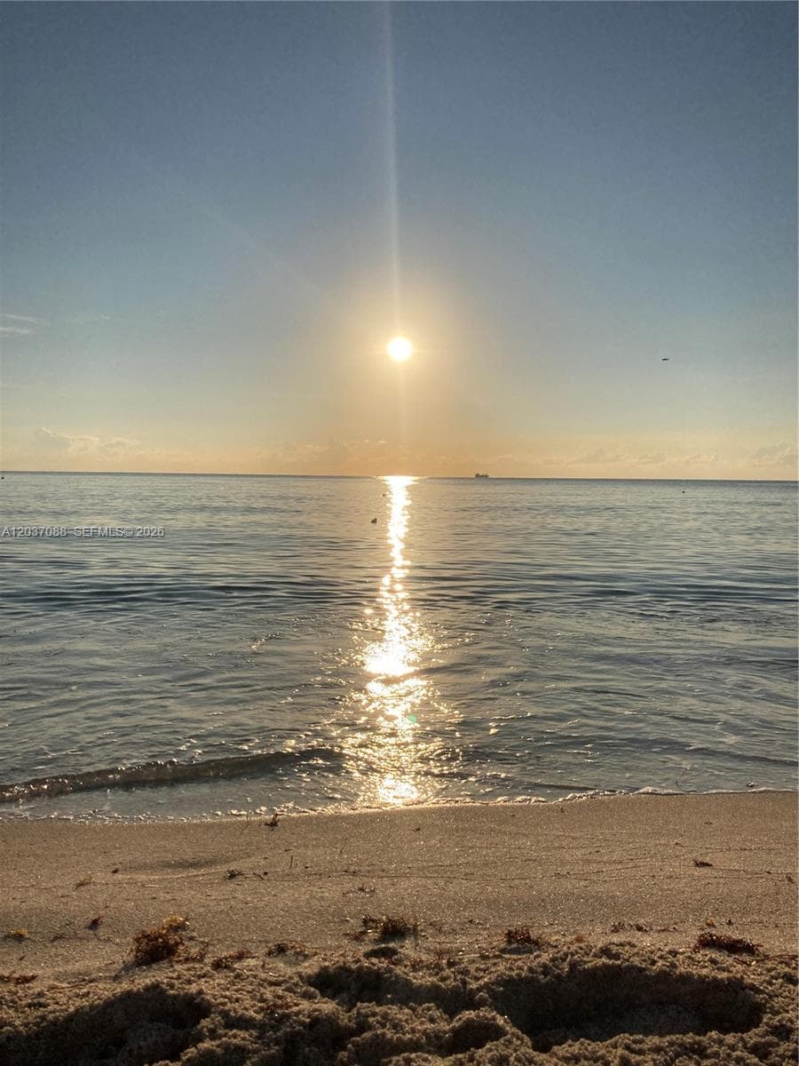 A12037088 — Miami Beach — 9
