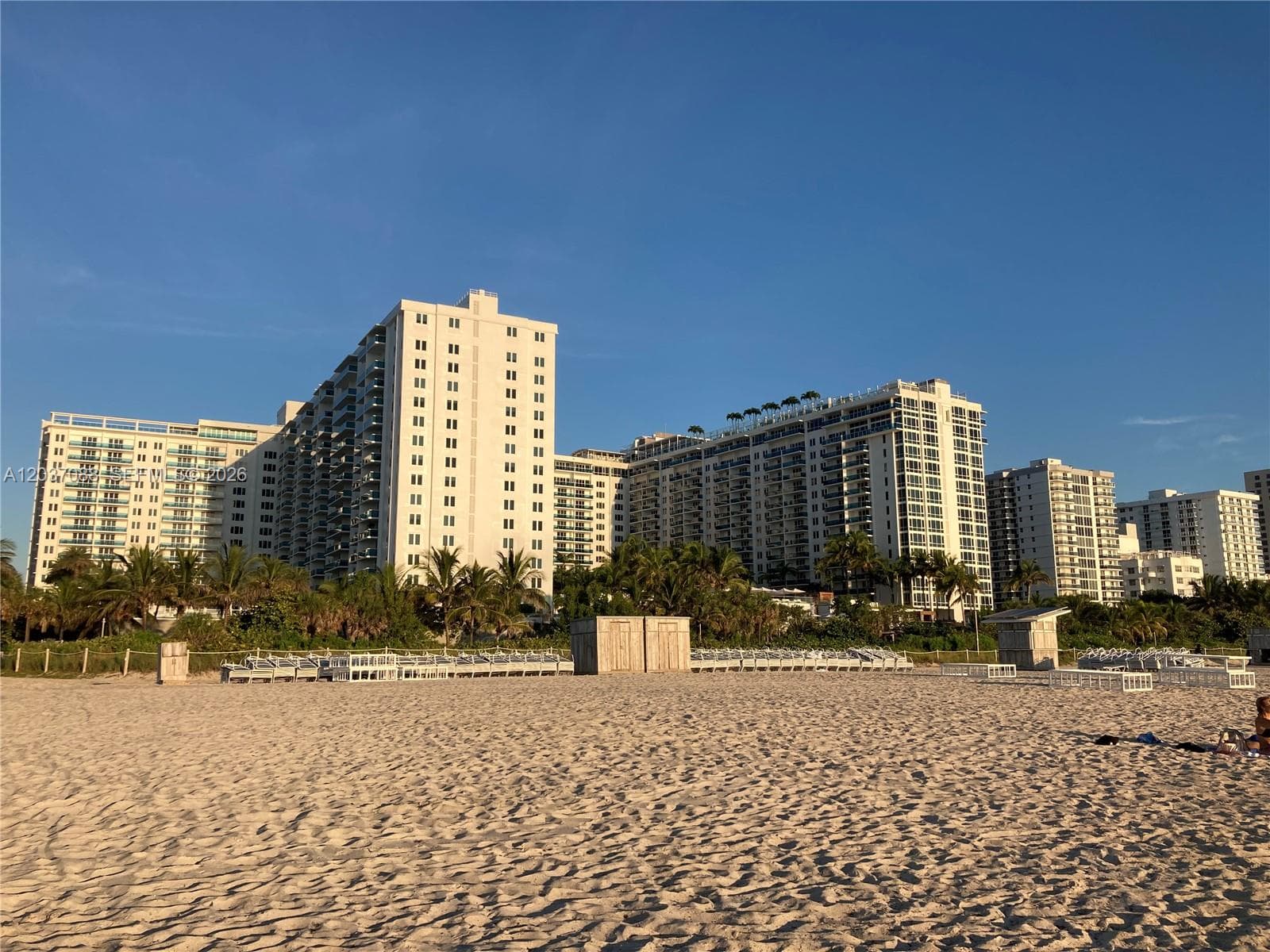 A12037088 — Miami Beach — 10