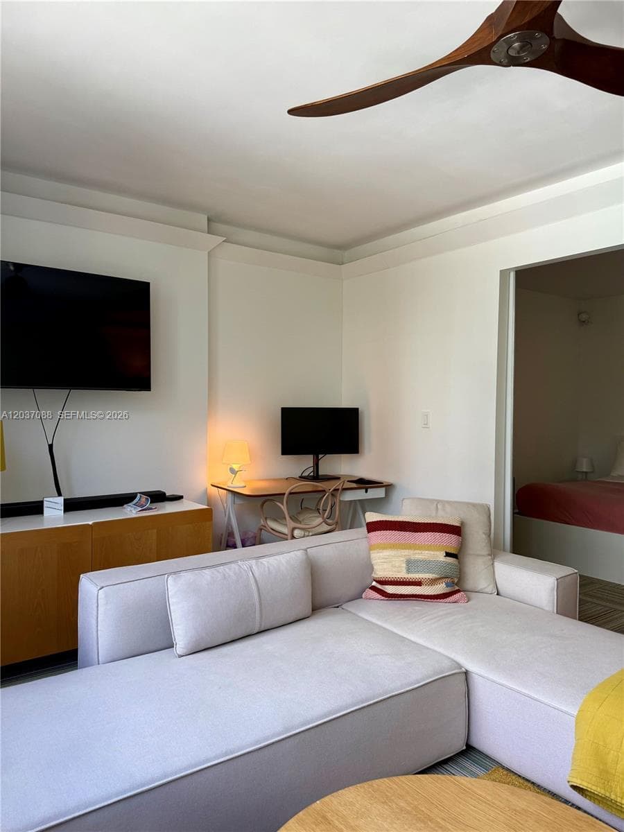 A12037088 — Miami Beach — 4