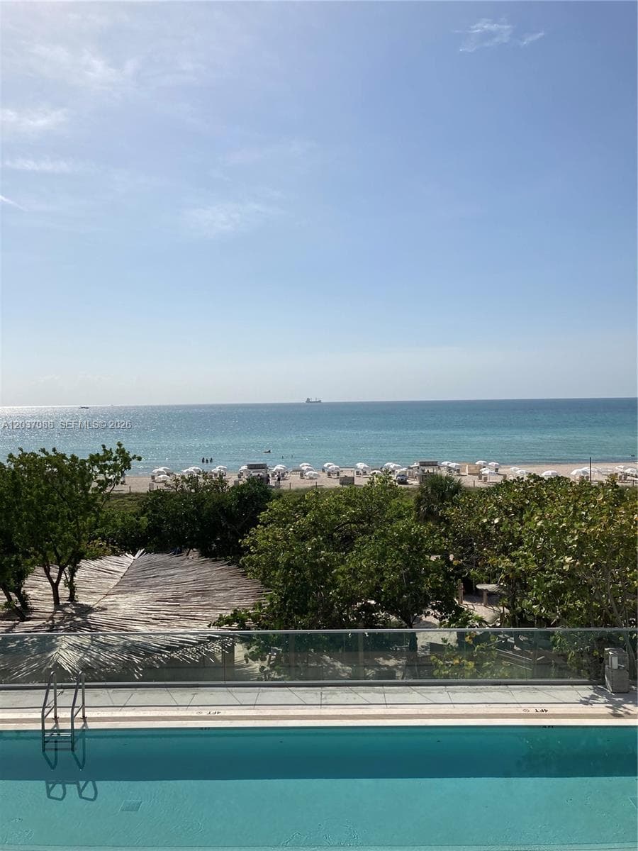 A12037088 — Miami Beach — 8