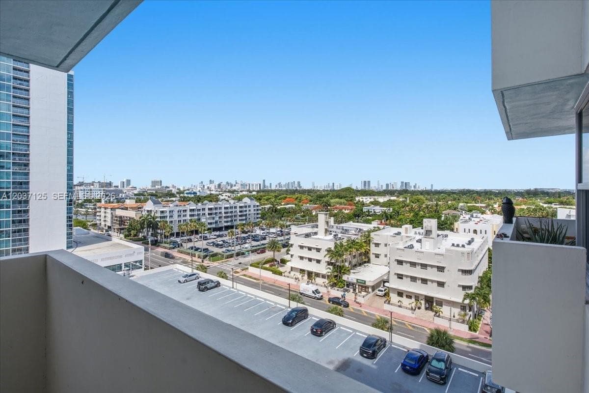 A12037125 — Miami Beach