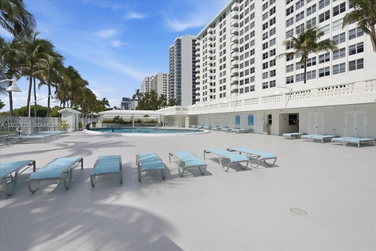 A12037125 — Miami Beach — 24