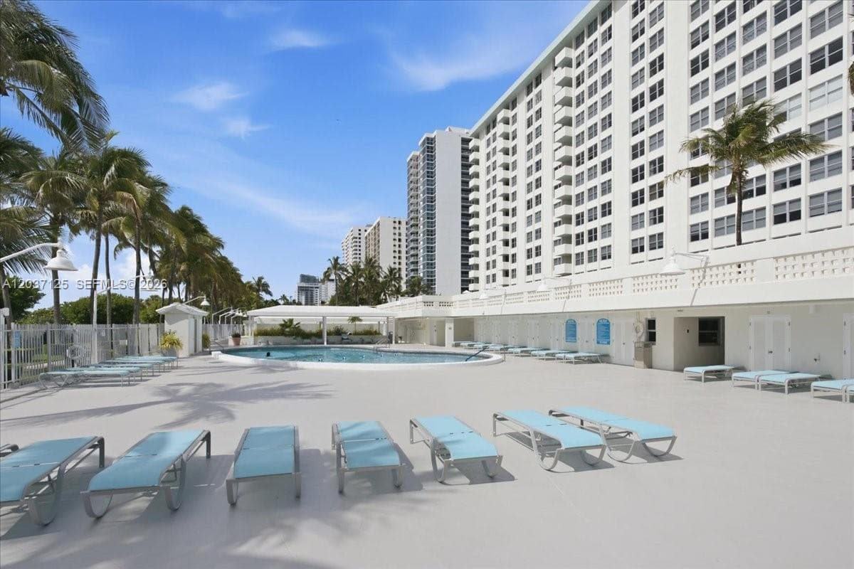 A12037125 — Miami Beach — 25