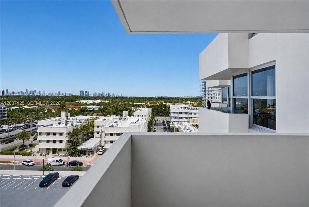 A12037125 — Miami Beach — 21