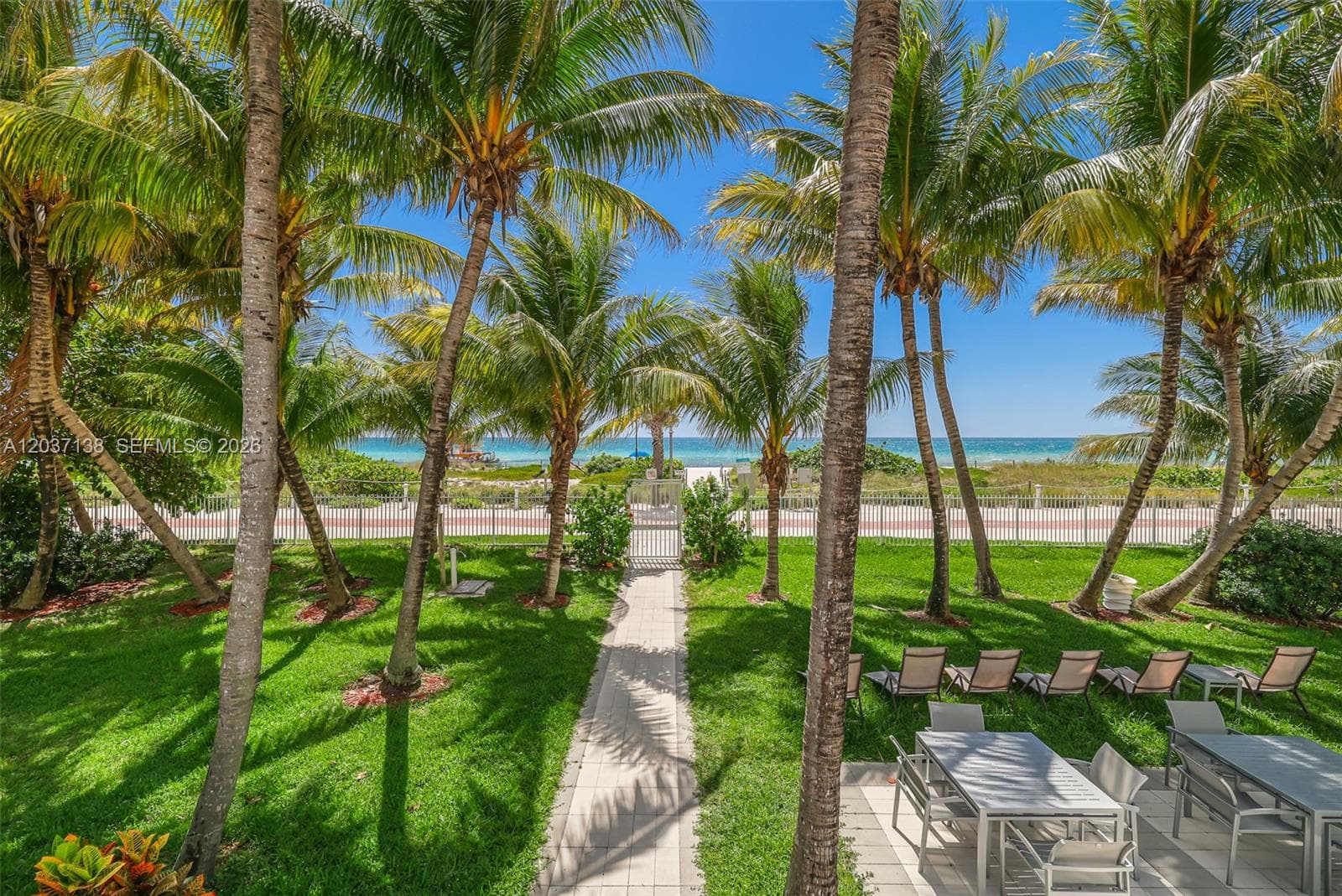 A12037138 — Miami Beach — 47