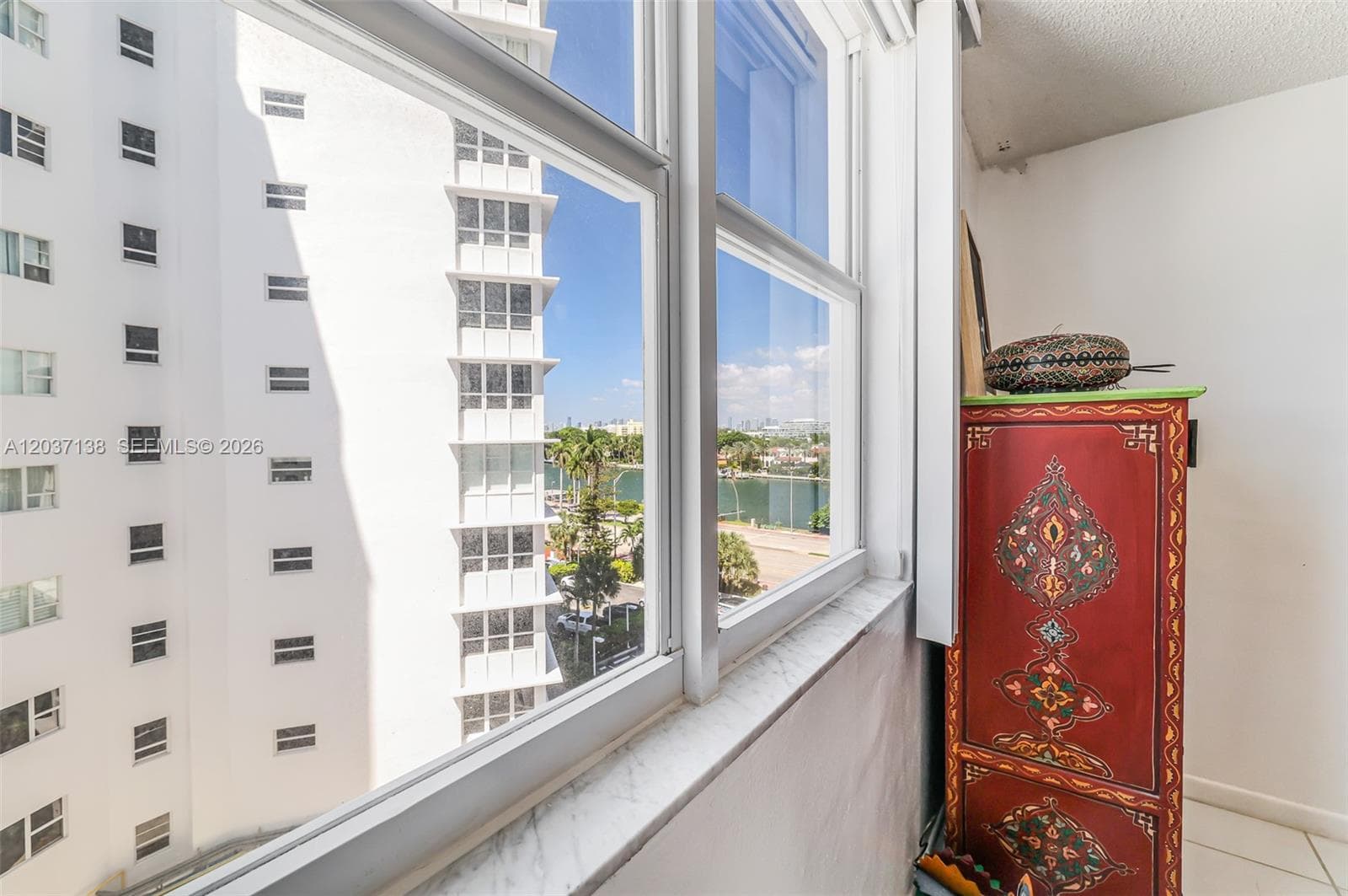 A12037138 — Miami Beach — 26