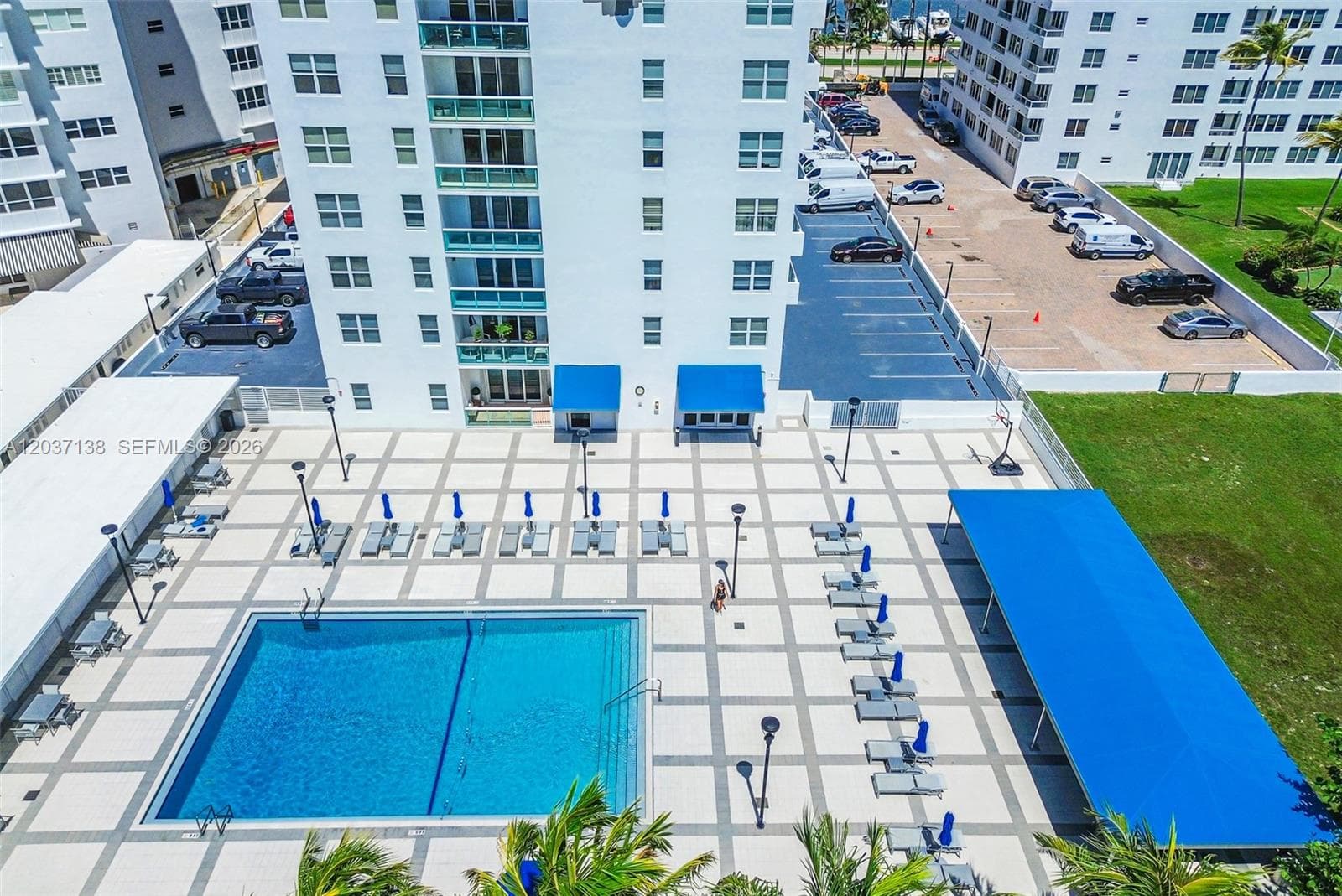 A12037138 — Miami Beach — 41