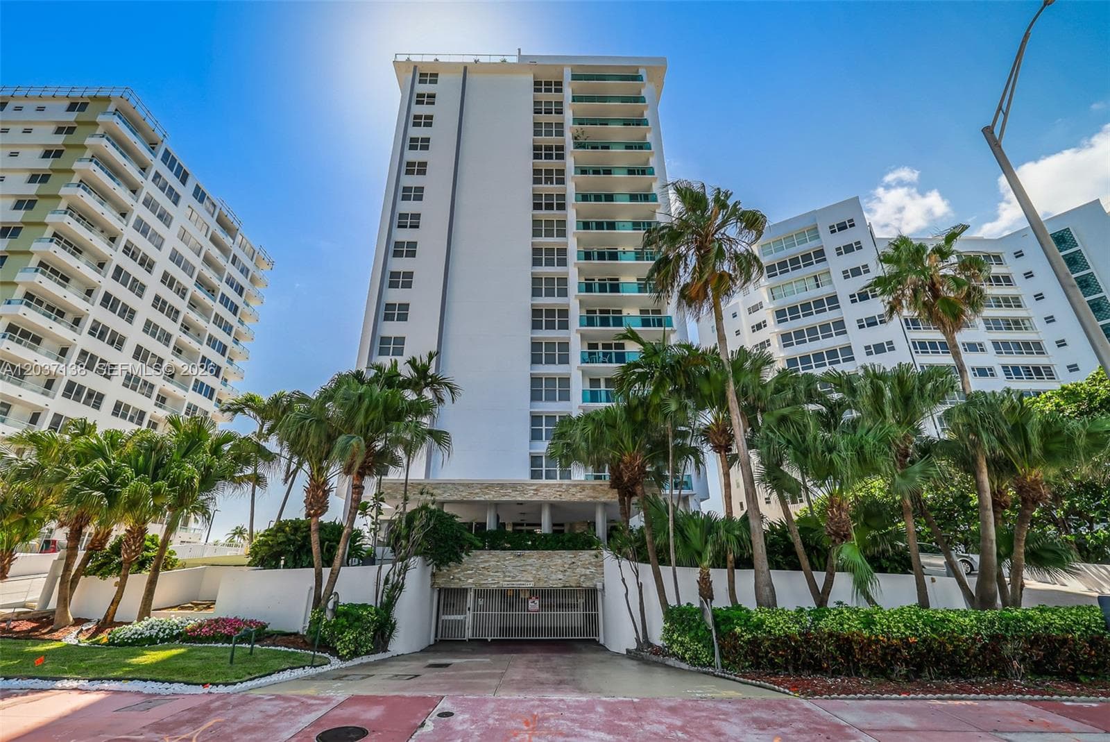 A12037138 — Miami Beach — 40