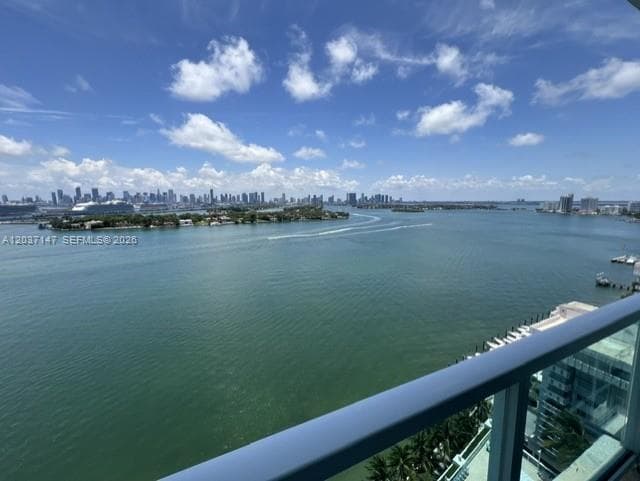 A12037147 — Miami Beach