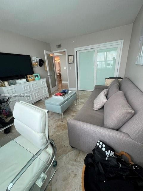 A12037147 — Miami Beach — 18