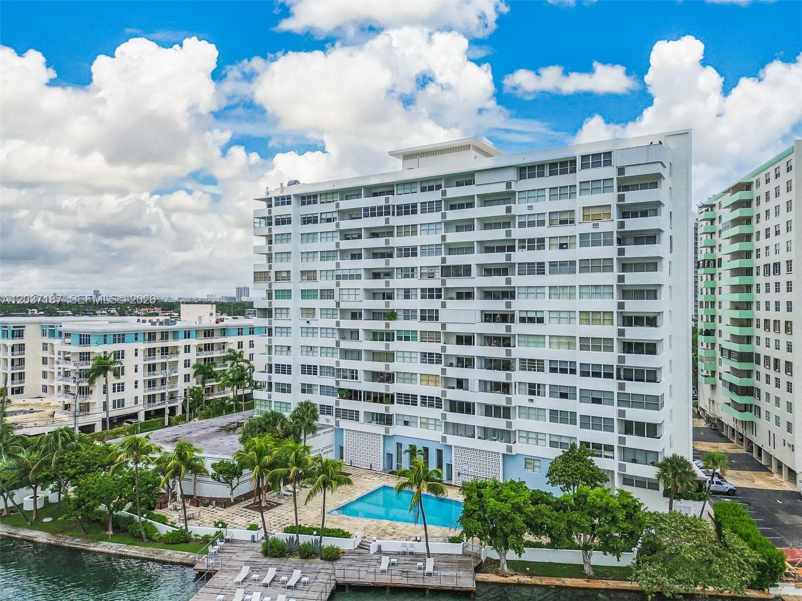 A12037187 — Miami Beach