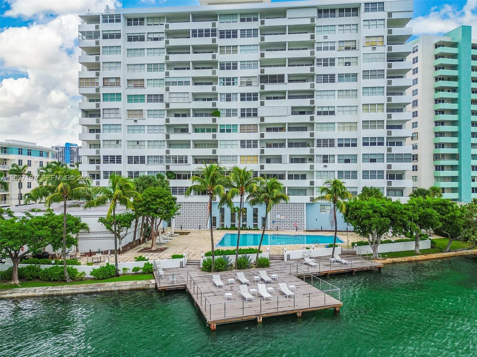 A12037187 — Miami Beach — 30