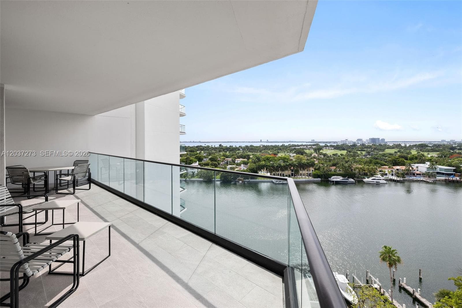 A12037273 — Miami Beach