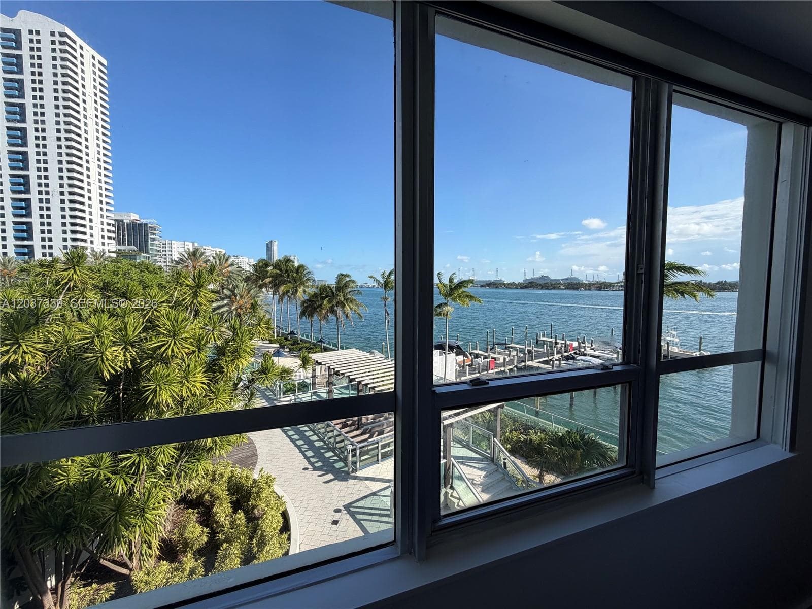 A12037339 — Miami Beach — 16