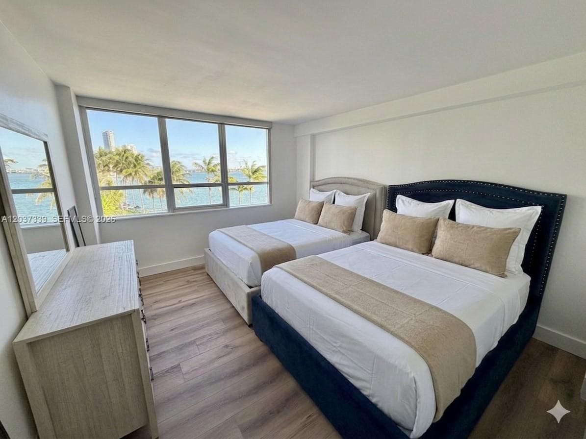 A12037339 — Miami Beach — 15