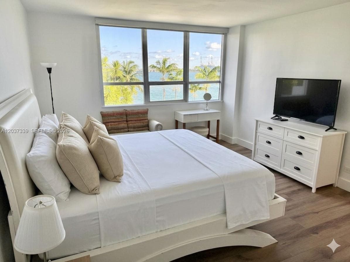 A12037339 — Miami Beach — 11