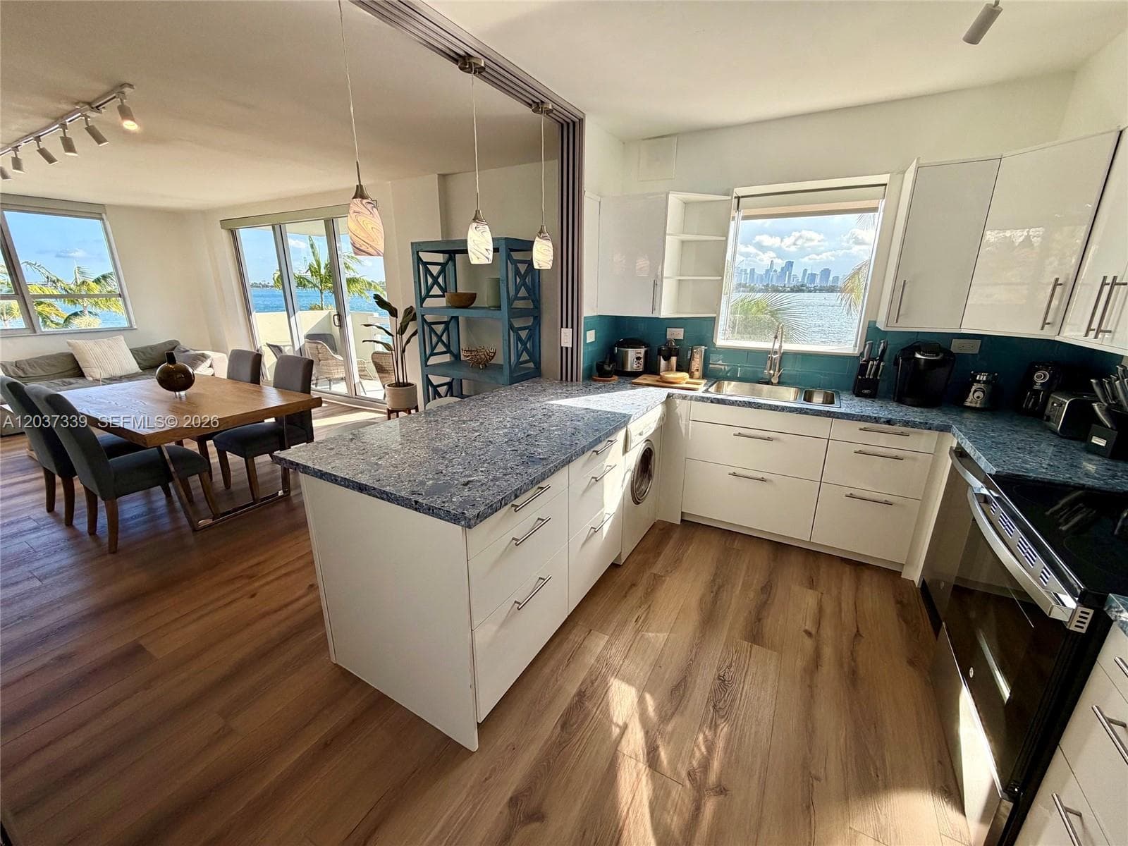 A12037339 — Miami Beach — 8