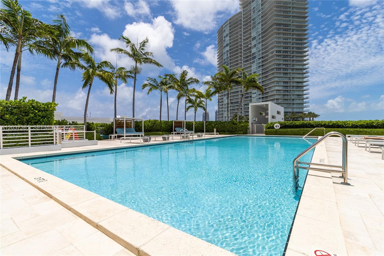 A12037361 — Miami Beach — 32