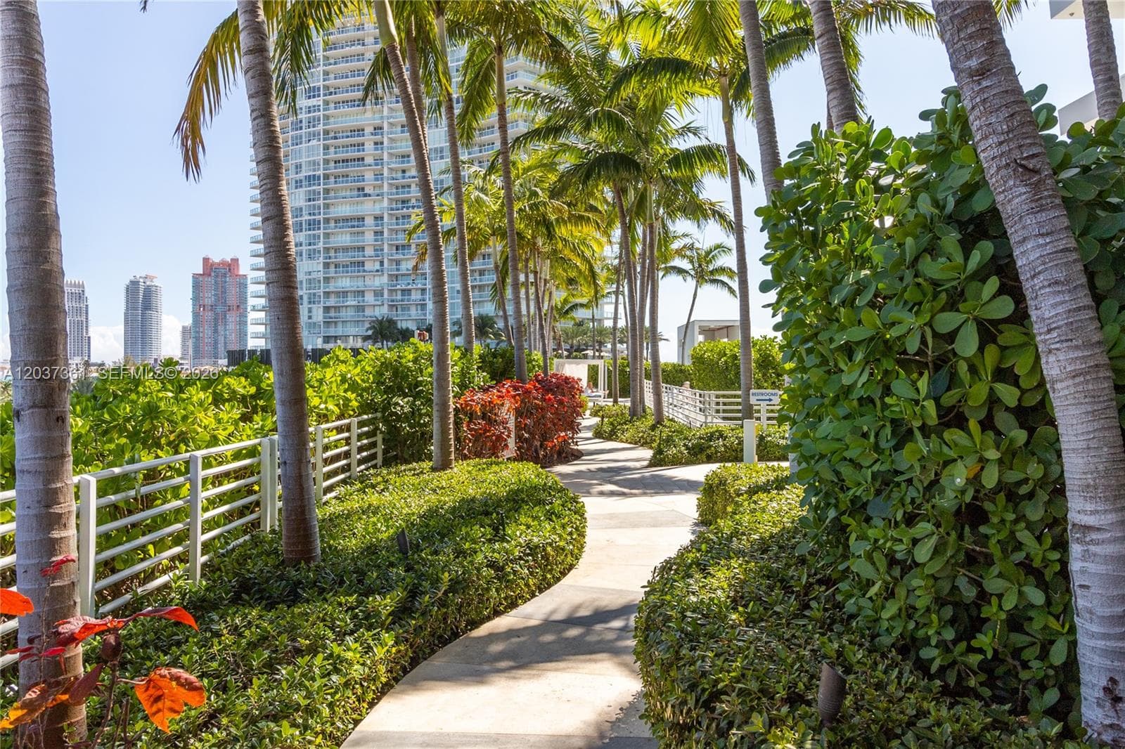 A12037361 — Miami Beach — 30