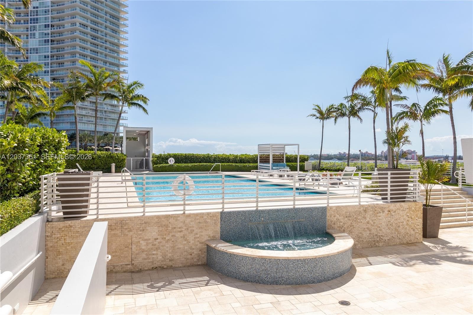 A12037361 — Miami Beach — 33