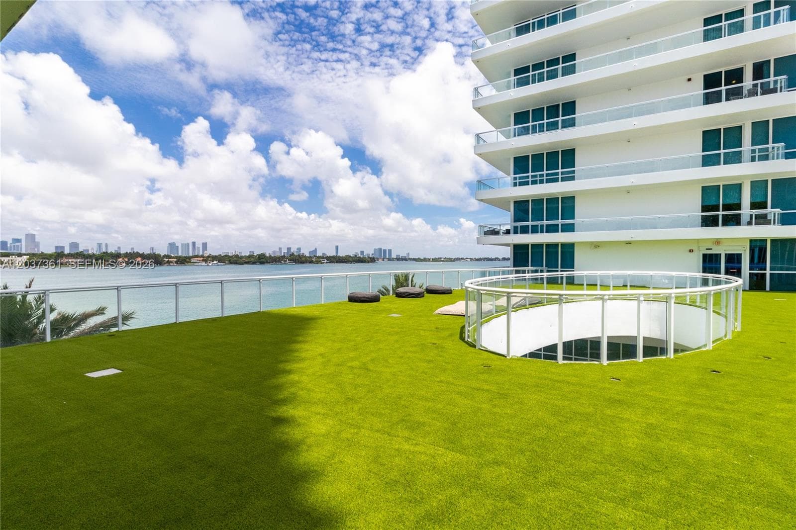 A12037361 — Miami Beach — 40