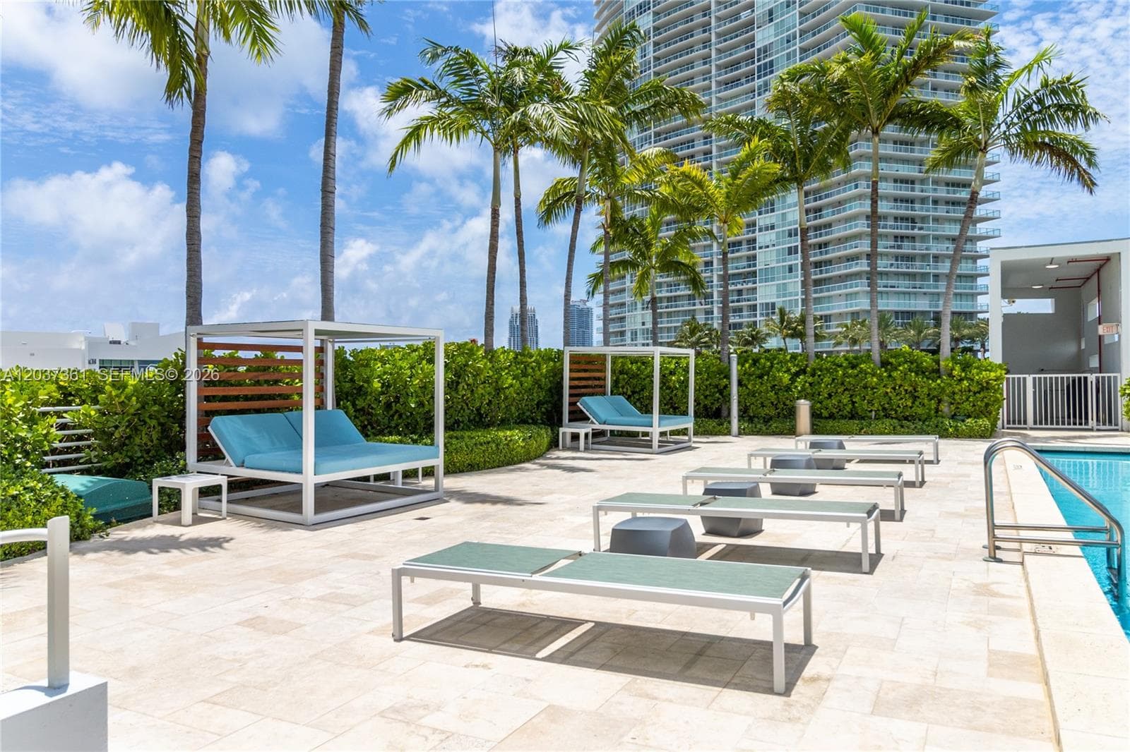 A12037361 — Miami Beach — 31