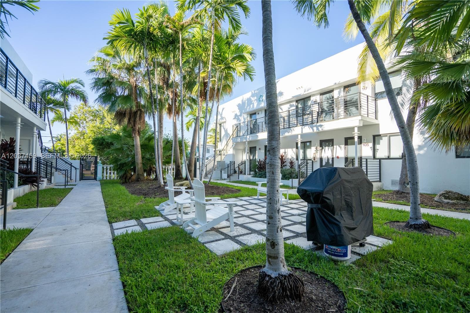A12037459 — Miami Beach — 13