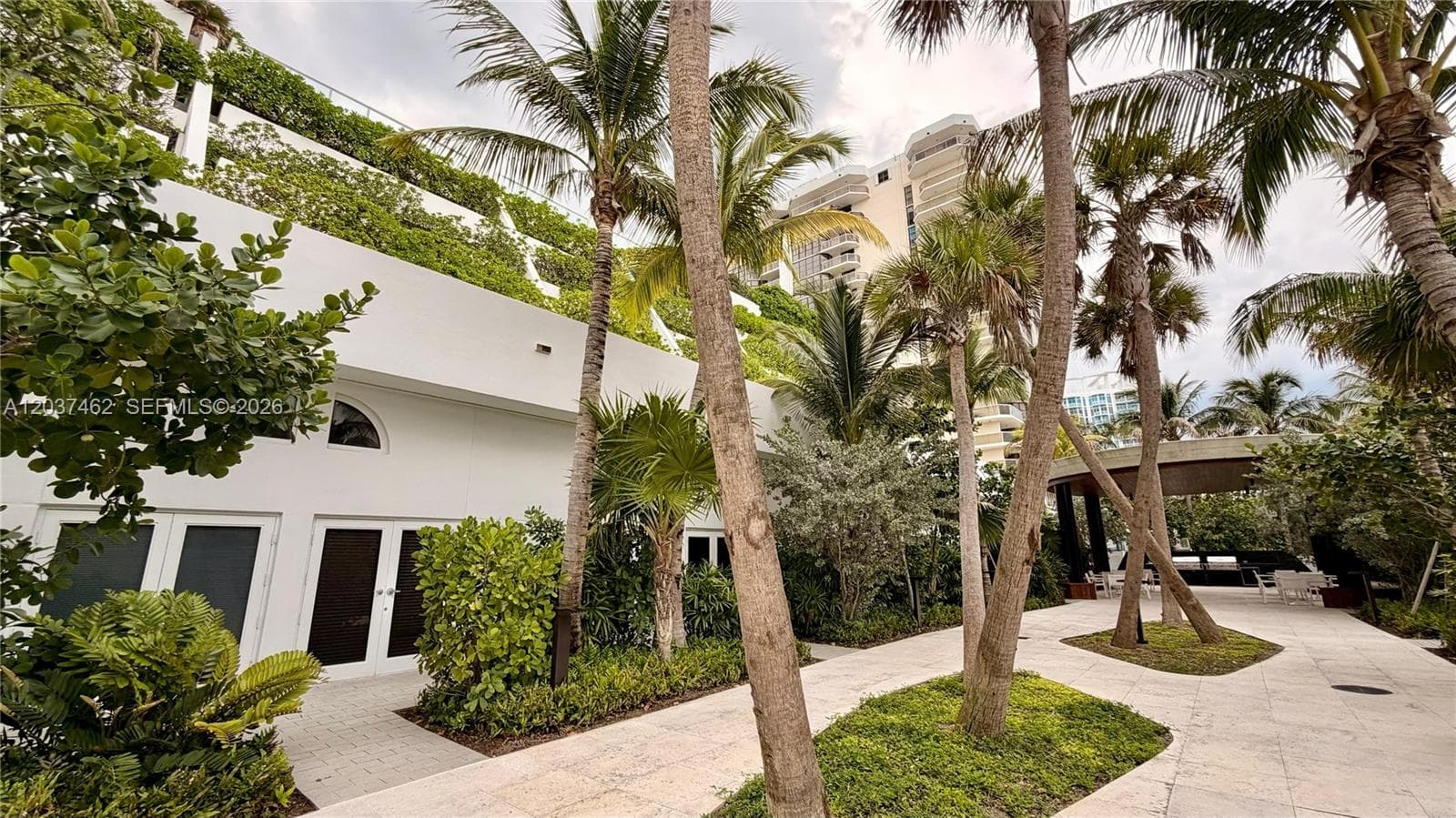 A12037462 — Miami Beach — 9