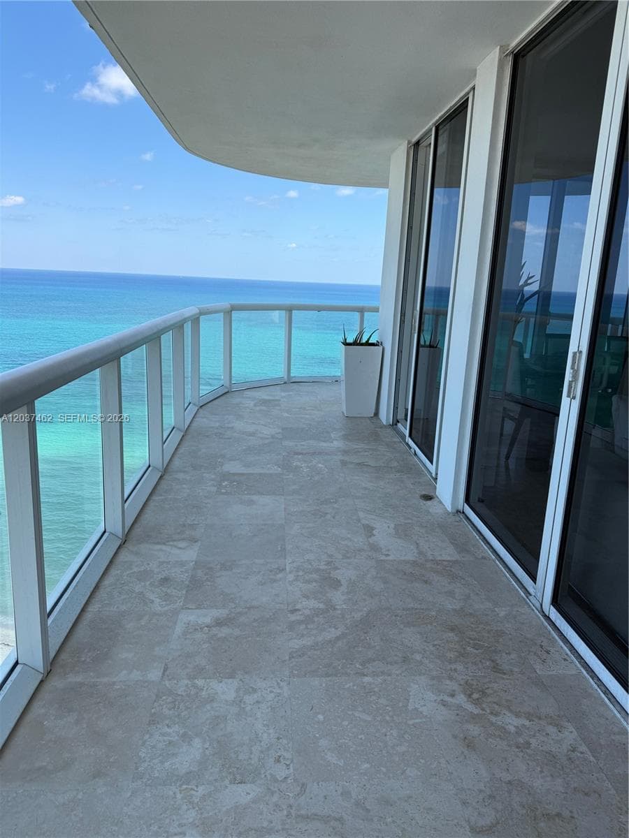 A12037462 — Miami Beach — 8