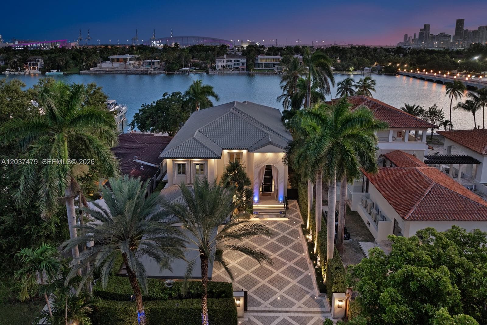 A12037479 — Miami Beach — 36