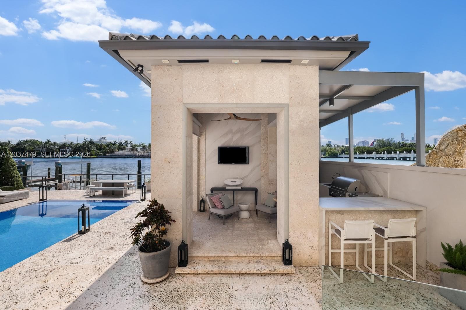 A12037479 — Miami Beach — 32