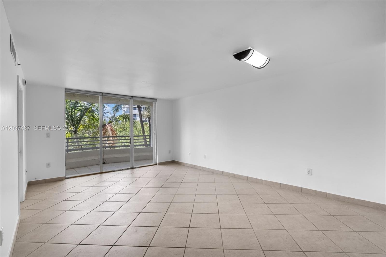 A12037487 — Miami Beach — 2