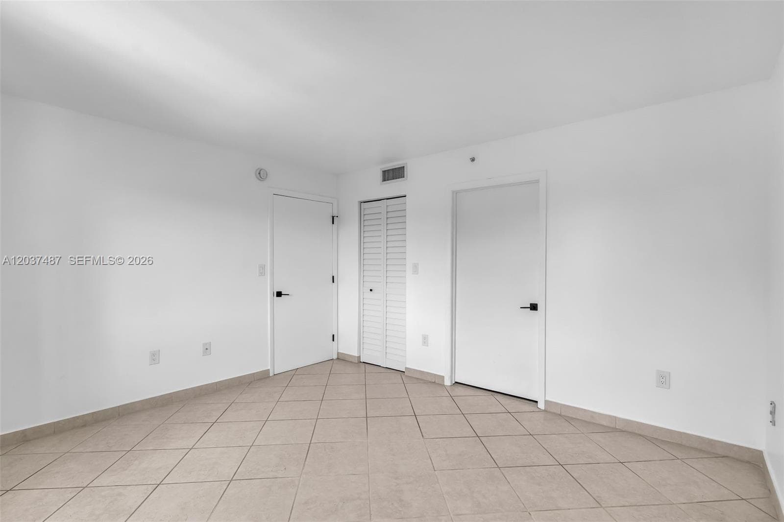 A12037487 — Miami Beach — 13
