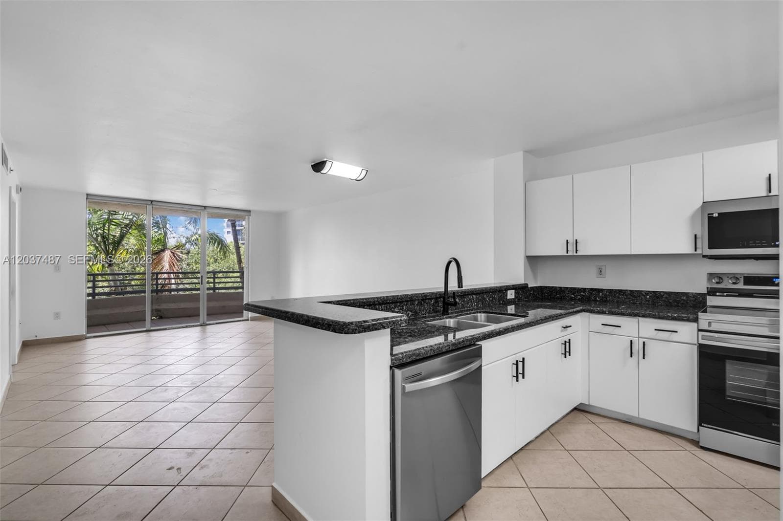A12037487 — Miami Beach