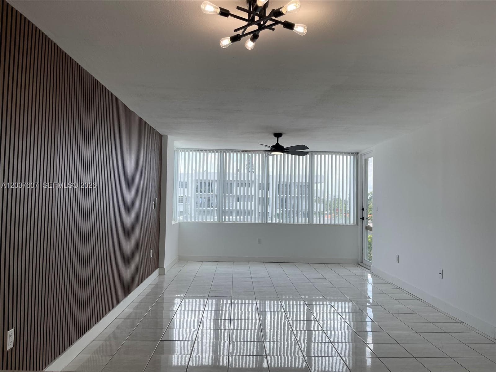 A12037607 — Miami Beach — 2