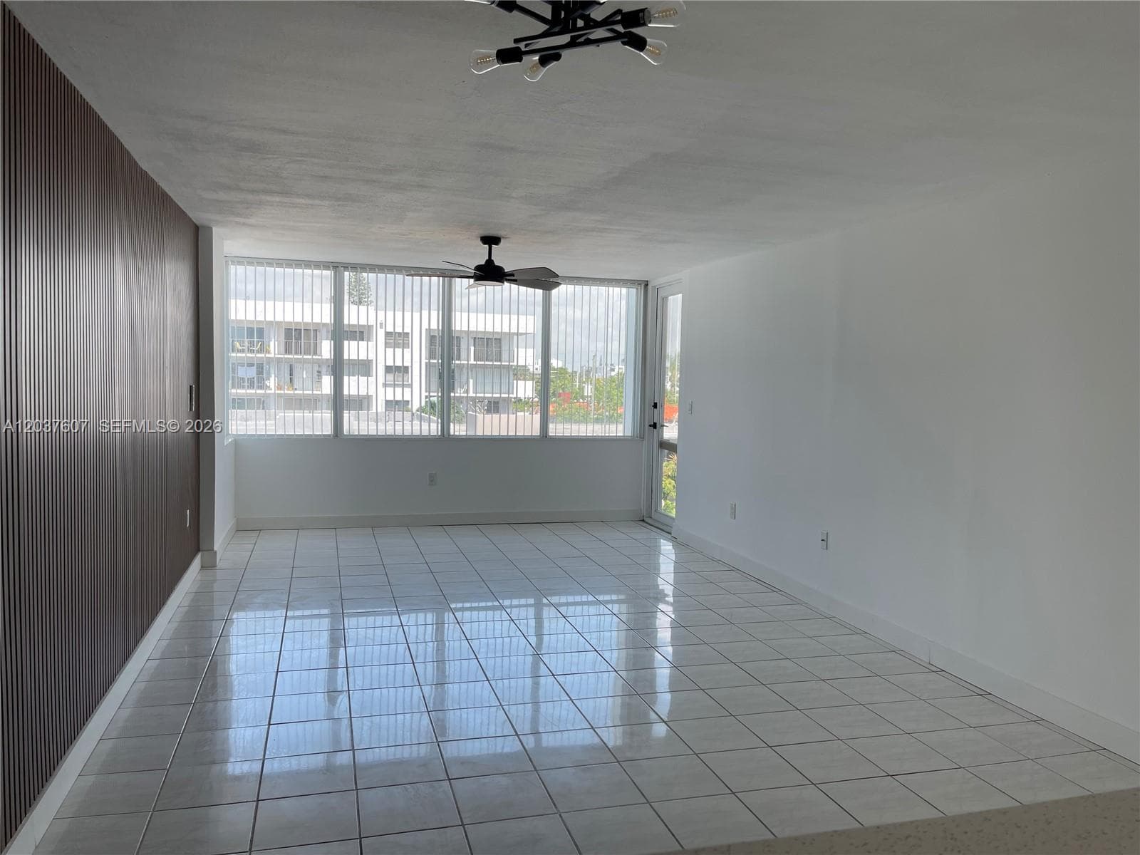 A12037607 — Miami Beach — 3
