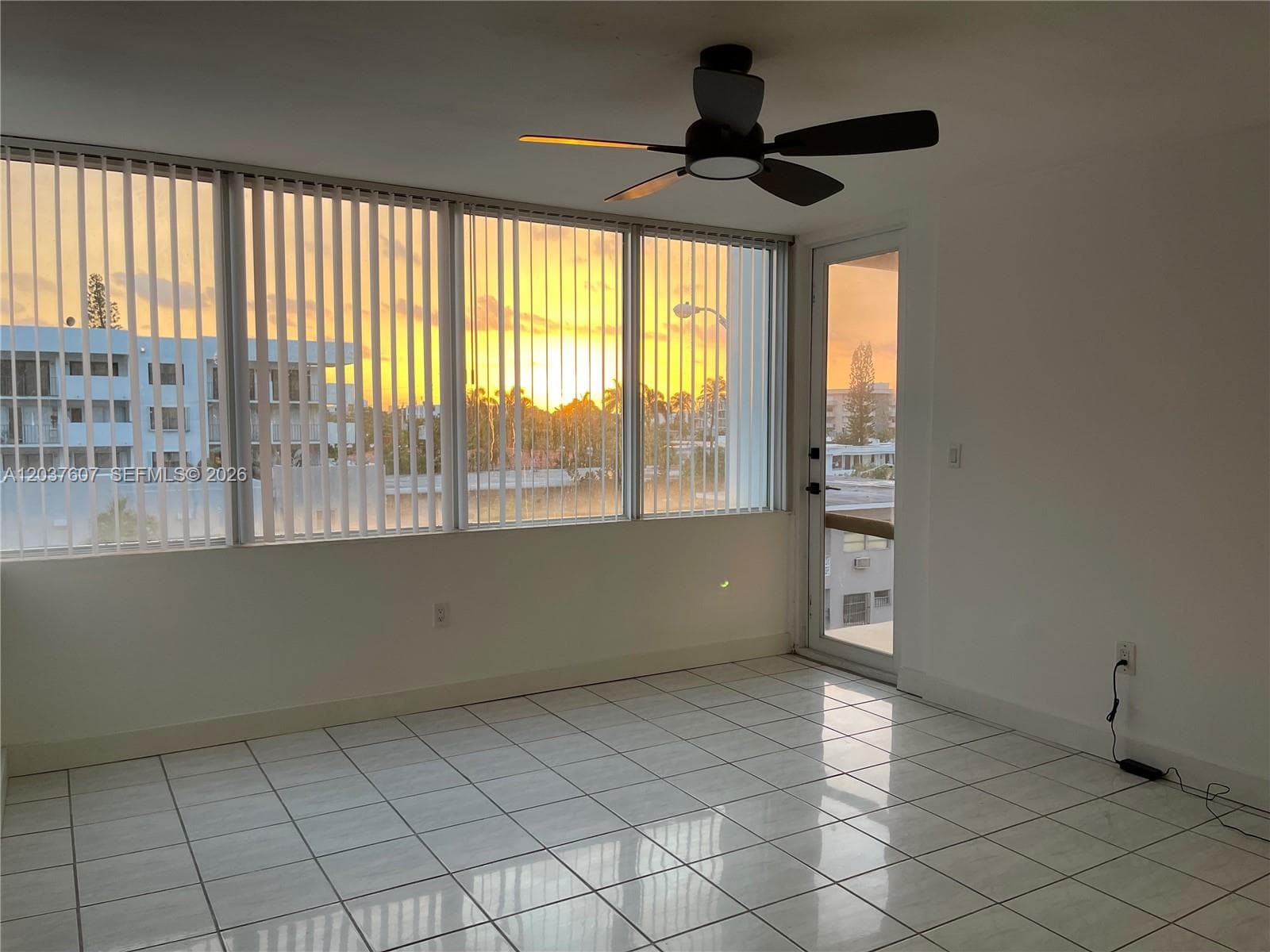 A12037607 — Miami Beach