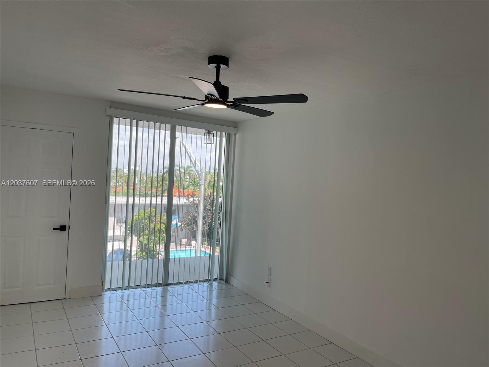 A12037607 — Miami Beach — 9