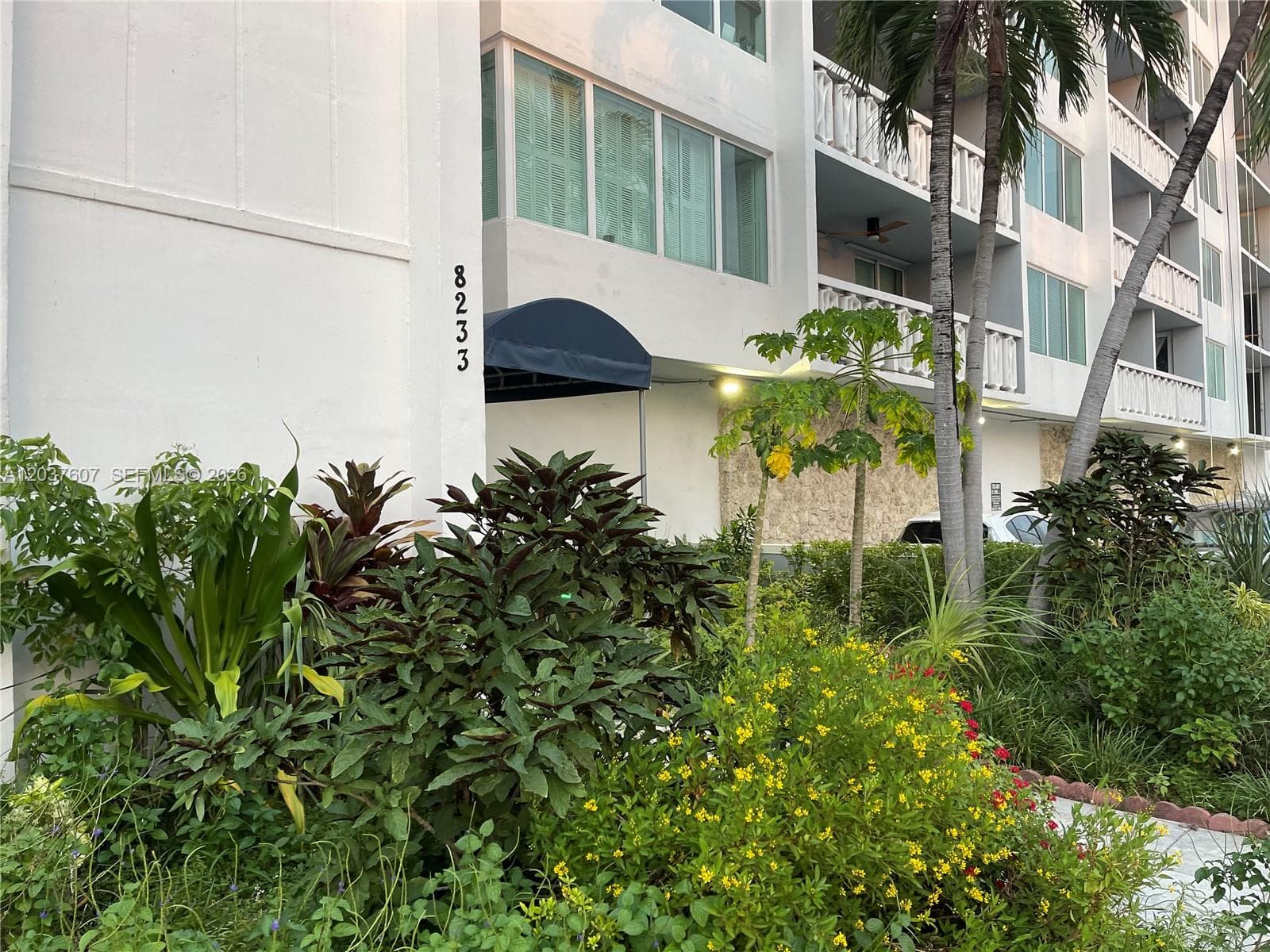 A12037607 — Miami Beach — 14